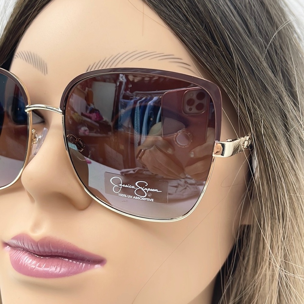 Jessica Simpson Sunglasses - Picture 2 of 6